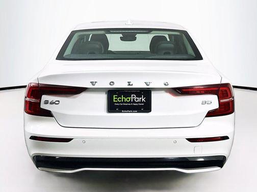 2024 Volvo S60 B5 Core Dark Theme