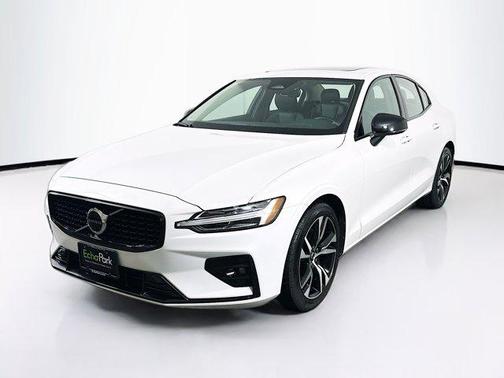 2024 Volvo S60 B5 Core Dark Theme