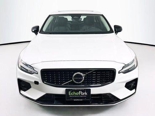 2024 Volvo S60 B5 Core Dark Theme