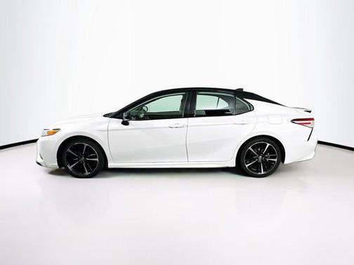 Wind Chill Pearl/Midnight Black Metallic 2020 Toyota Camry XSE