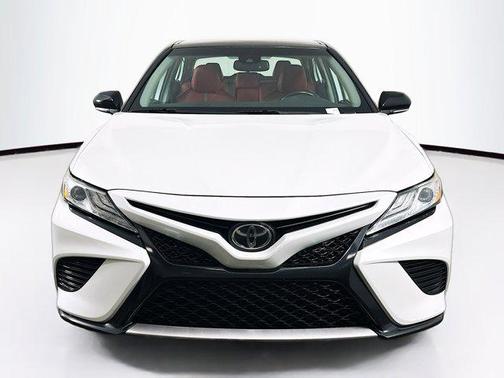 Wind Chill Pearl/Midnight Black Metallic 2020 Toyota Camry XSE
