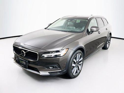 2022 Volvo V90 Cross Country B6