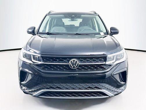 2024 Volkswagen Taos 1.5T SE Black