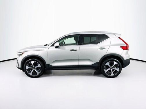 2025 Volvo XC40 B5 Plus Bright Theme