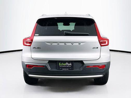 2025 Volvo XC40 B5 Plus Bright Theme