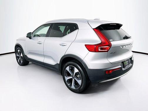 2025 Volvo XC40 B5 Plus Bright Theme