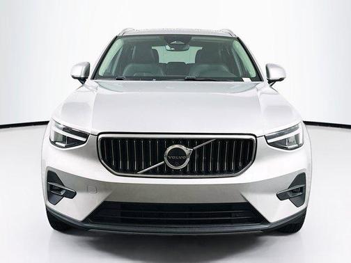 2025 Volvo XC40 B5 Plus Bright Theme