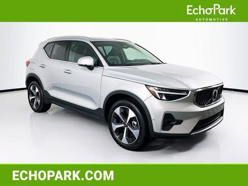 2025 Volvo XC40 B5 Plus Bright Theme