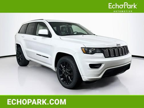 Bright White Clearcoat 2022 Jeep Grand Cherokee Laredo