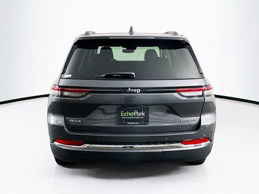 2022 Jeep Grand Cherokee Laredo