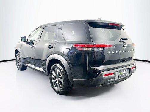 2023 Nissan Pathfinder S FWD