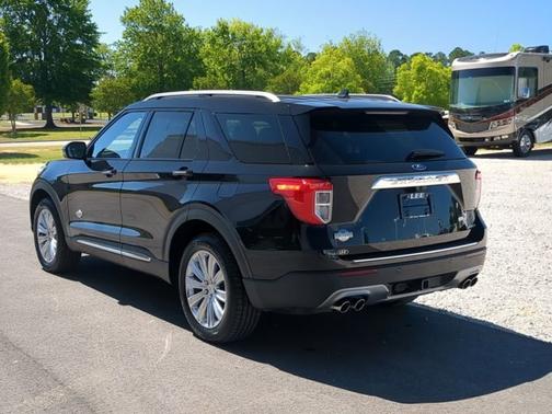 AGATE BLACK METALLIC 2024 Ford Explorer KING RANCH