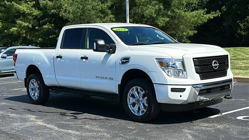 2024 Nissan Titan XD SV
