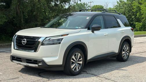 2024 Nissan Pathfinder SL