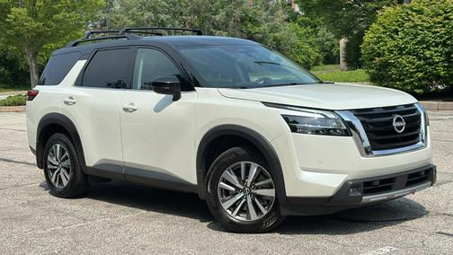2024 Nissan Pathfinder SL