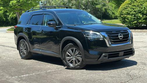 Black 2022 Nissan Pathfinder SV