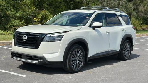 2024 Nissan Pathfinder SL
