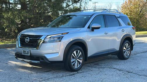 2024 Nissan Pathfinder SL