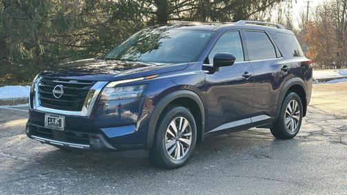 2022 Nissan Pathfinder SL