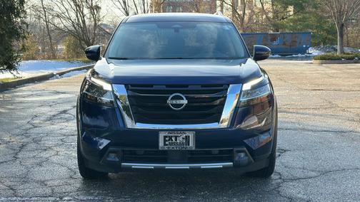 2022 Nissan Pathfinder SL