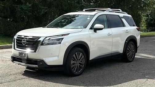 2022 Nissan Pathfinder SL