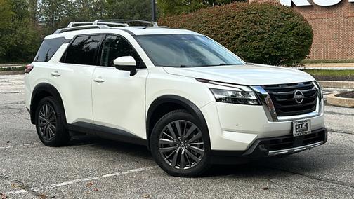 2022 Nissan Pathfinder SL