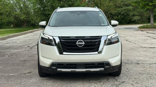 White 2024 Nissan Pathfinder SL