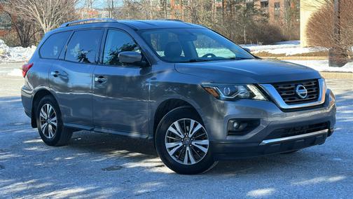 2017 Nissan Pathfinder SL
