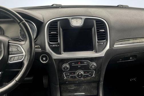 2019 Chrysler 300 LIMITED