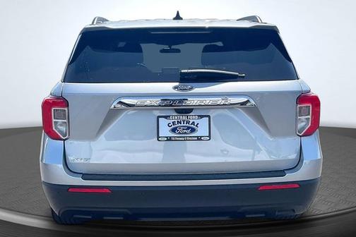 ICONIC SILVER METALLIC 2024 Ford Explorer XLT