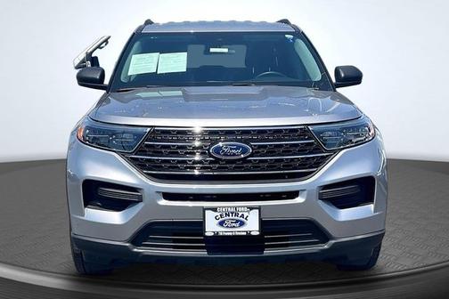 ICONIC SILVER METALLIC 2024 Ford Explorer XLT