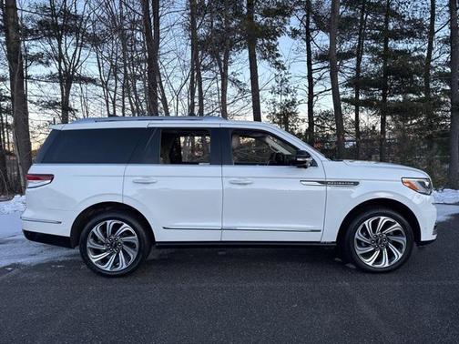 2022 Lincoln Navigator Reserve