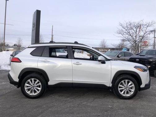 2023 Toyota Corolla Cross LE