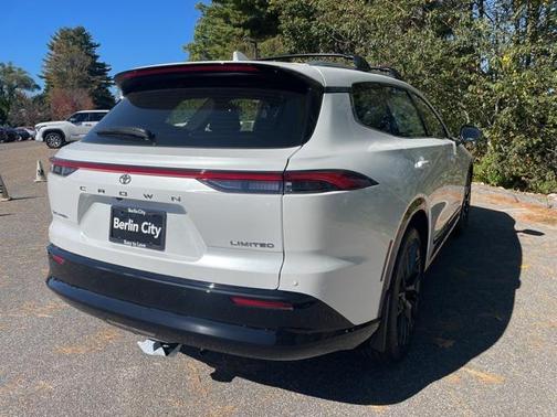 2025 Toyota Crown Signia Limited