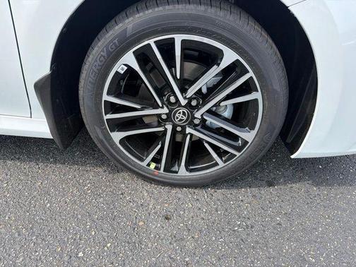 Wind Chill Pearl 2026 Toyota Camry XLE