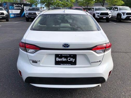 Blizzard Pearl 2020 Toyota Corolla Hybrid LE