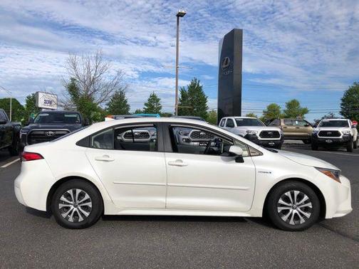 Blizzard Pearl 2020 Toyota Corolla Hybrid LE