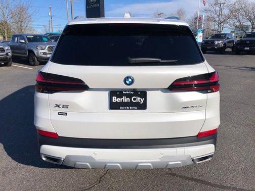 Mineral White Metallic 2025 BMW X5 PHEV xDrive50e