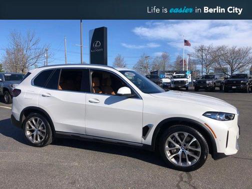 Mineral White Metallic 2025 BMW X5 PHEV xDrive50e