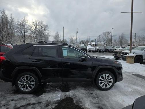 2025 Toyota RAV4 XLE Premium