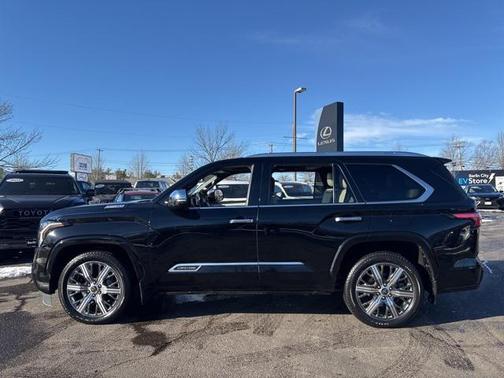 2023 Toyota Sequoia Capstone