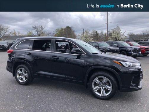 Midnight Black Metallic 2019 Toyota Highlander Limited