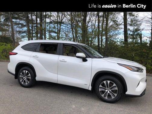 Wind Chill Pearl 2023 Toyota Highlander Hybrid XLE