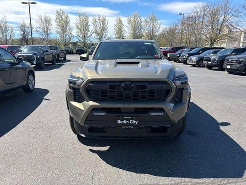 Bronze 2026 Toyota Tacoma TRD Sport