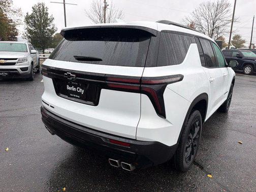 Summit White 2025 Chevrolet Traverse LT