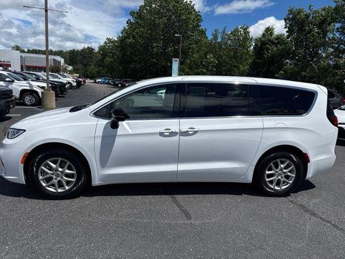 Bright White Clearcoat 2025 Chrysler Pacifica L