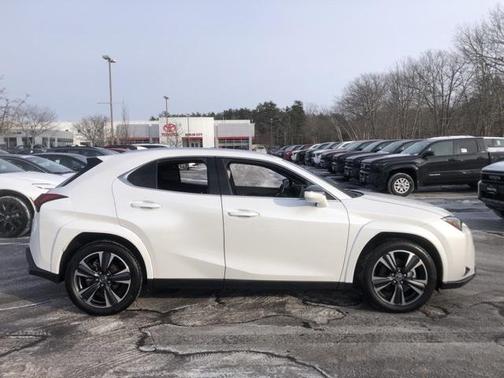 2025 Lexus UX 300h Premium