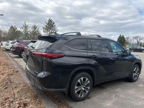Midnight Black Metallic 2023 Toyota Highlander XLE