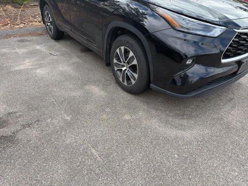 Midnight Black Metallic 2023 Toyota Highlander XLE