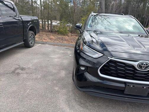 Midnight Black Metallic 2023 Toyota Highlander XLE